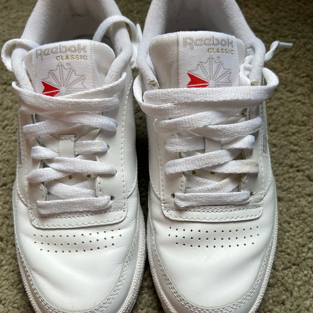 Reebok leather Classic tennis shoes